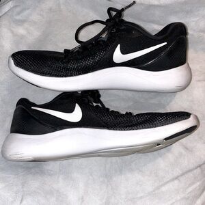 NIKE Women’s Lunar Apparent Black & White Running Sneakers Athletic Shoes Sz 10